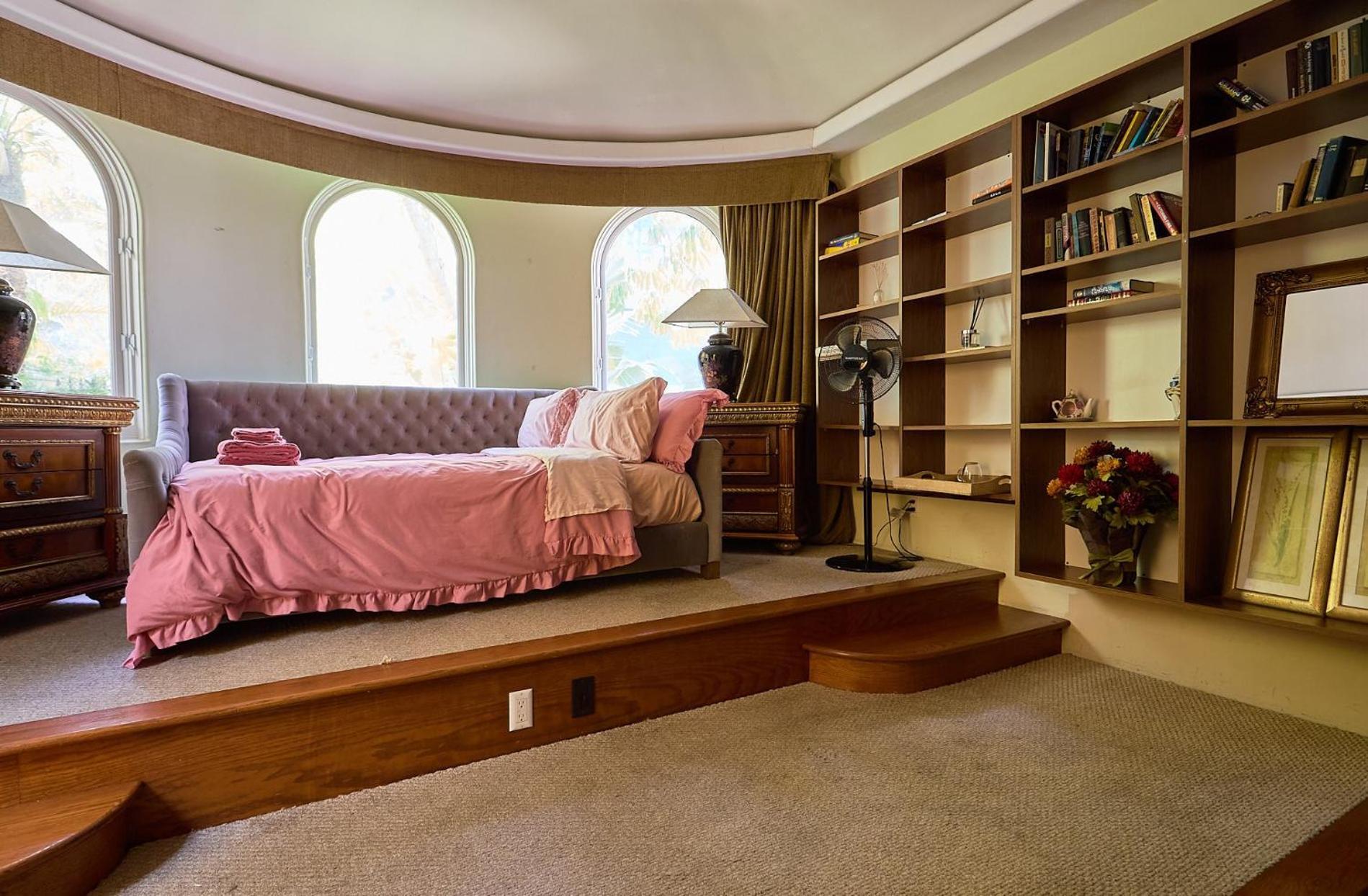 Beverly Hills Spanish Homestay